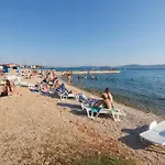 Iv * Poličnik