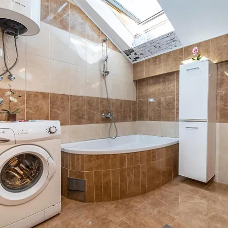 6 Bedroom Pet Friendly In Holiday home