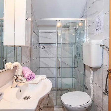 6 Bedroom Pet Friendly In