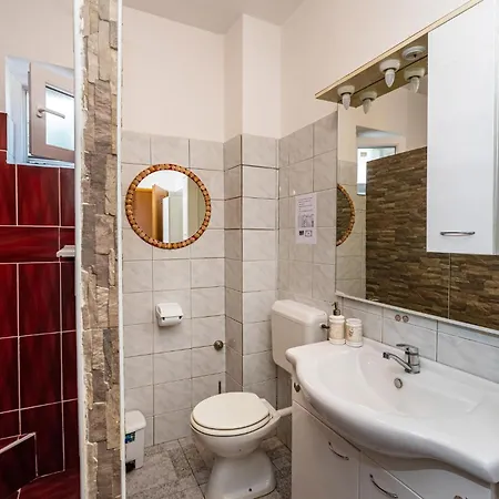6 Bedroom Pet Friendly In Holiday home