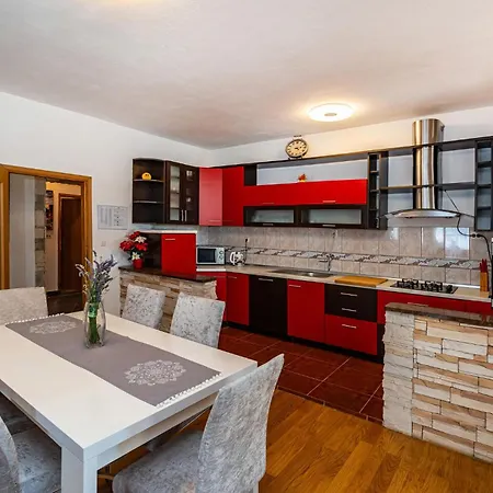 6 Bedroom Pet Friendly In * Policnik