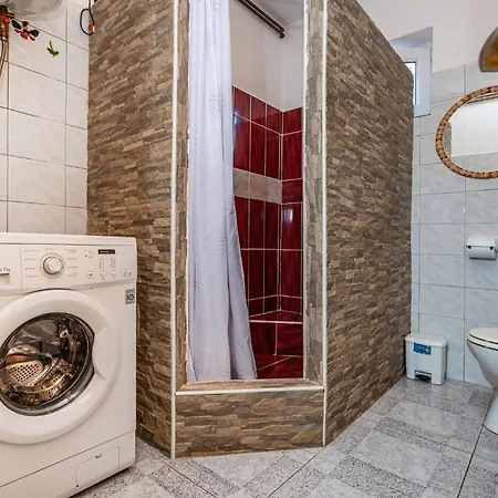 Holiday home 6 Bedroom Pet Friendly In *