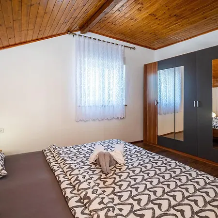 6 Bedroom Pet Friendly In * Policnik