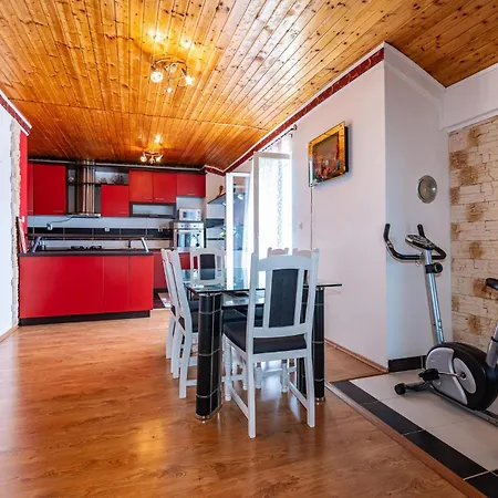 Holiday home 6 Bedroom Pet Friendly In *