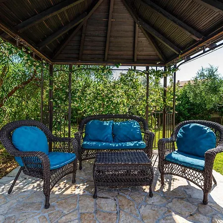 6 Bedroom Pet Friendly In