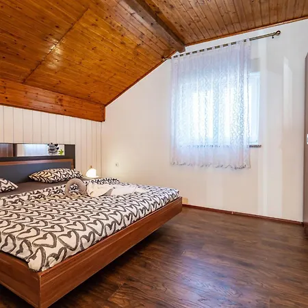 Iv Ferienhaus Policnik