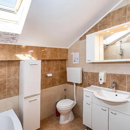 6 Bedroom Pet Friendly In Policnik
