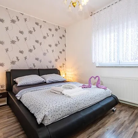 6 Bedroom Pet Friendly In